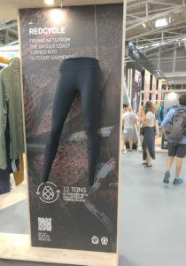 Mannequin-legs-paper-pulp-recycled-sustainable-cardboard-ternua-female